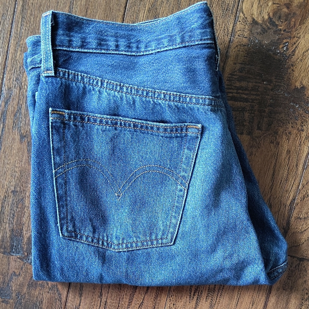 Aritzia Levi's  Denim Jeans